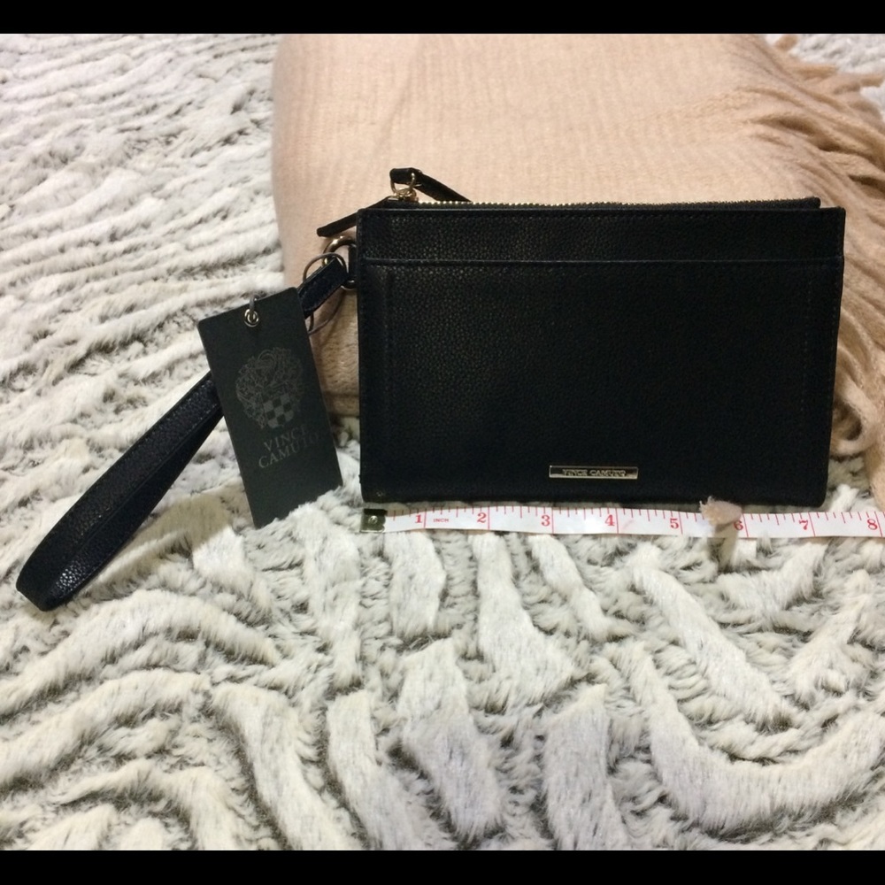 VINCE CAMUTO Expandable Wristlet/Wallet Combo